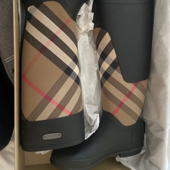 Burberry Boots - Picture 1 of 4